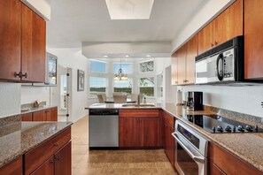 Fridge, microwave, oven, stovetop - Top Floor Waterfront Villa on Private Island (Lago Vista)