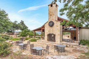 Outdoor dining - Hollows Villa with Panoramic Lake Views / 4 Pools (Jonestown)