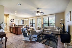Smart TV - Cozy Villa in the Hollows - Beach Club / Pools (Jonestown)