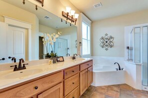 Shower, towels - Home in The Hollows, Panoramic View, All Amenities (Jonestown)
