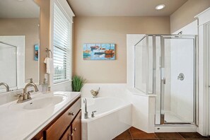 Shower, towels - Stunning Lake Travis Views, All Hollows Amenities (Leander)