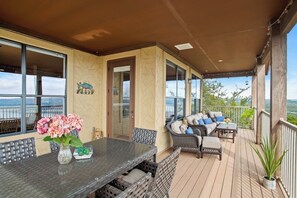 Outdoor dining - Stunning Lake Travis Views, All Hollows Amenities (Leander)