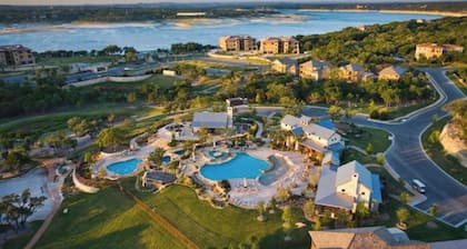 Southern Charm on the Lake | The Hollows | access to amenities!