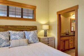 Room - Awesome Cottage in The Hollows - Views / 4 Pools (Jonestown)