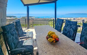 Outdoor dining - Cozy home in Makarska (Makarska)