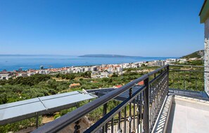 Property grounds - Cozy home in Makarska (Makarska)