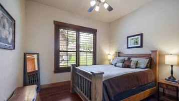 4 bedrooms, iron/ironing board, WiFi, bed sheets