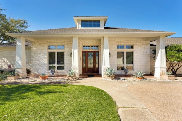 Exterior detail - Escalon Ranch - A 65-Acre Hill Country Estate near Lake Travis (Lago Vista)