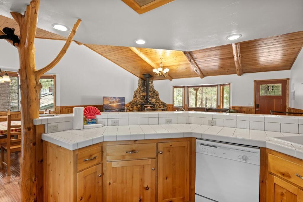 Casa básica, varanda, vista para a montanha | Parte interna