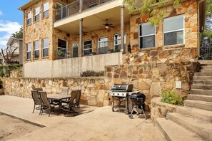 屋外ダイニングエリア