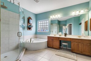 Shower, towels - Lake Travis Waterfront Home: Boat Dock, Balcony (Marble Falls)