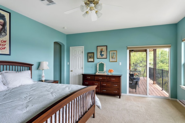 3 bedrooms, iron/ironing board, travel crib, WiFi (free)