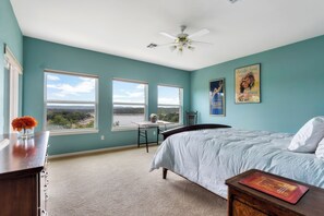3 bedrooms, iron/ironing board, travel crib, WiFi (free)