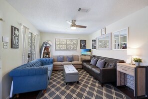 Smart TV - The Lazy Lakehouse - All LVPOA Amenities Available (Lago Vista)