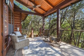 Terrace/patio - Twisted Oaks - Lake Haus (Hollows Resort) (Jonestown)