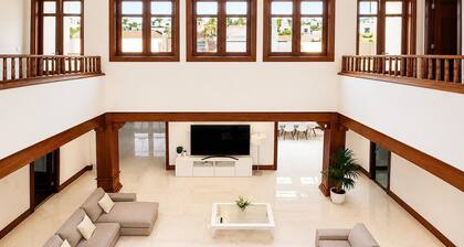 Villa Ballena Azul - Nine Bedroom Villa, Sleeps 21