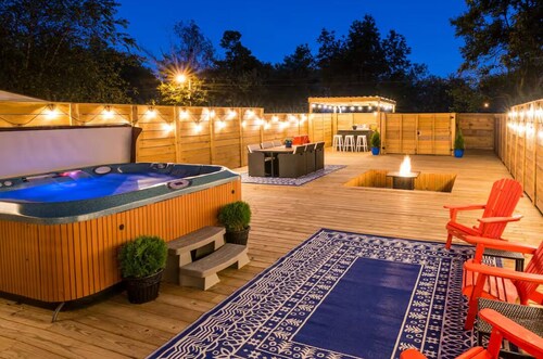 The Single Barrel - Deck, Fire Pit, Hot Tub, Games