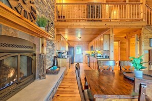 Dining - Sensational Mountain View Log Cabin Dog Friendly! (Rabun County)