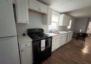 Private kitchen - Cozy 2-bedroom house in charming Louisville with AC (Louisville)