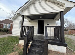Exterior detail - Cozy 2-bedroom house in charming Louisville with AC (Louisville)
