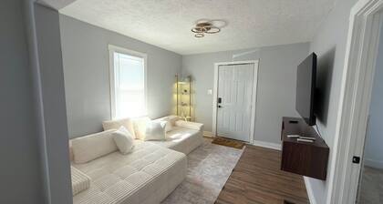 Cozy 2-bedroom house in charming Louisville with AC