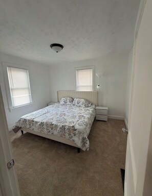 Room - Cozy 2-bedroom house in charming Louisville with AC (Louisville)