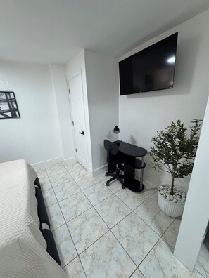 1 habitación, tabla de planchar con plancha, wifi y ropa de cama 