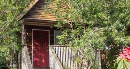 Studio A - Cozy Cottage Walking Distance to Two Beaches