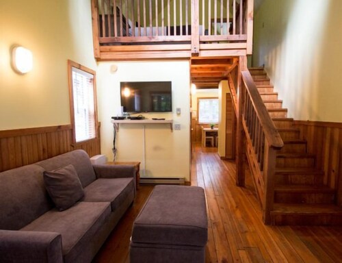 1 Bed A - Cozy 2 Story Cottage Walking Distance to Two Beaches