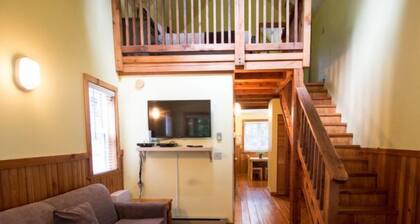 1 Bed A - Cozy 2 Story Cottage Walking Distance to Two Beaches
