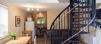 1 Bedroom F - Cozy Two Story Cottage with Seasonal Hot Tub and Walking Distance To Two Beaches