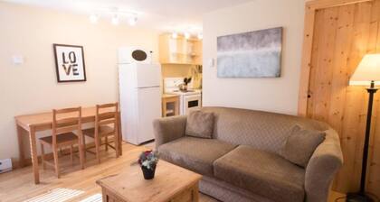 1 Bedroom F - Cozy Two Story Cottage with Seasonal Hot Tub and Walking Distance To Two Beaches