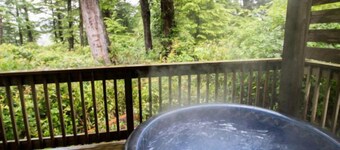 2 Bedroom B - Cozy Three Level Cottage with Seasonal Hot Tub and Forest View/Walking Distance to Beaches