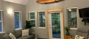 Studio B - Cozy Cottage Walking Distance to Two Beaches