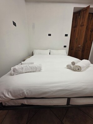 Room - Rolly Home- Verona Apartament, complete home close to downtown and the station (Verona)