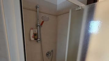 Doccia, asciugacapelli, bidet, asciugamani