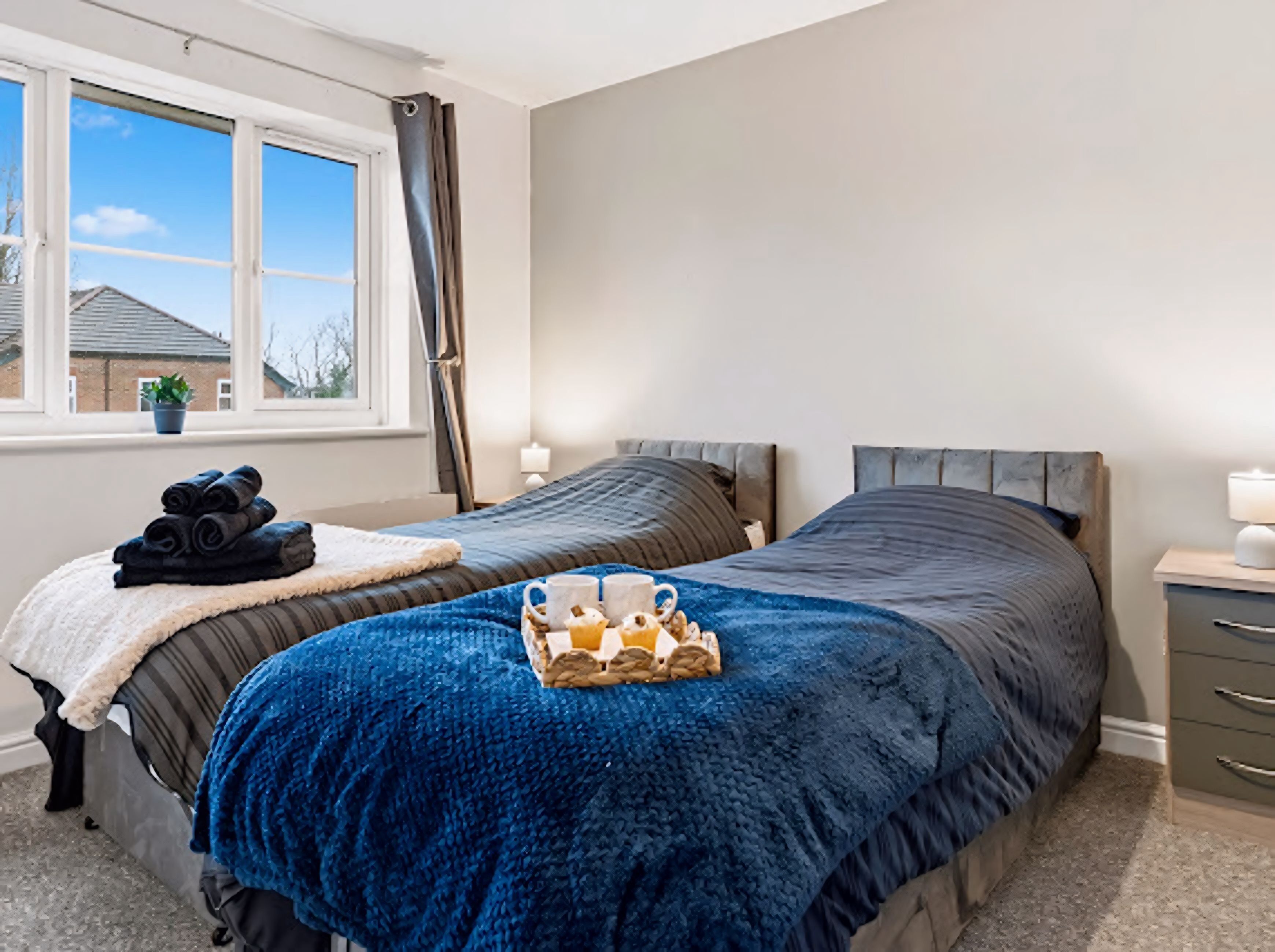 2 slaapkamers, een bureau, een strijkplank/strijkijzer, gratis wifi