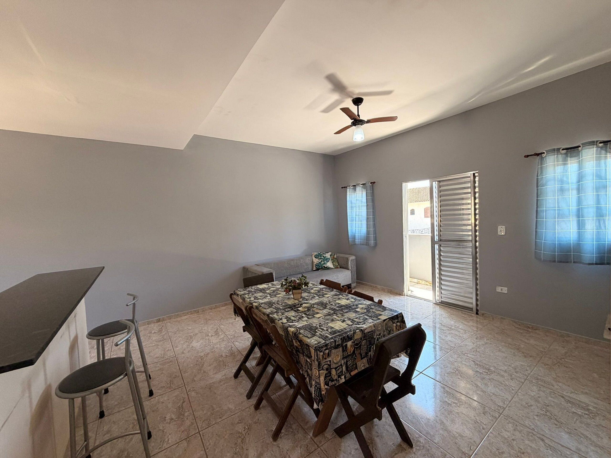 Basic Apartment | Dining