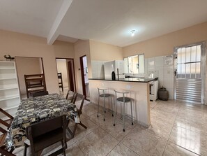 Eenvoudig appartement | Dineren