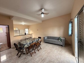 基础公寓 | 起居区