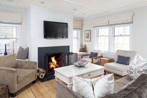 Living area - 3 Bedroom 3 Bathroom cottage (Nantucket)
