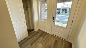 Interior - Modern 3BR/2.5 Bath House Minutes to Niagara Falls (Hamilton)