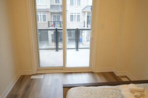 3 bedrooms, iron/ironing board, Internet, bed sheets - Modern 3BR/2.5 Bath House Minutes to Niagara Falls (Hamilton)