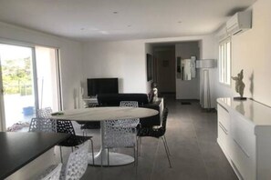 Interior - Les tourterelles  3019 (Saint-Aygulf)