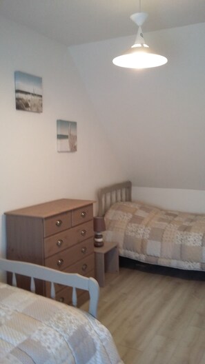 2 Schlafzimmer, BĂŒgeleisen/BĂŒgelbrett