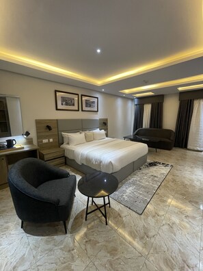 Executive Room, Balcony, City View - Ringruby Hotel Oladipo Bateye (Lagos)