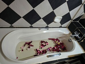 Habitación Deluxe con 1 cama matrimonial o 2 individuales, vista a la ciudad | Baño