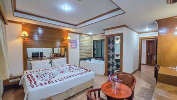 Honeymoon Room, Hot Tub