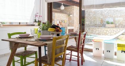 Luxury Modern Villa with Garden, BBQ & Wood Oven - Close to Town