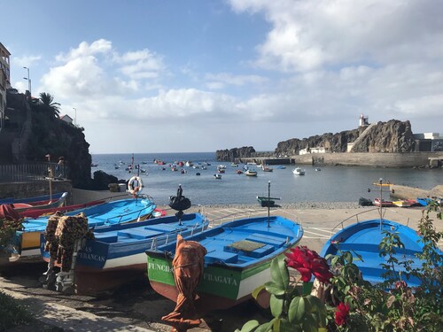  Lovely & Cozy Coastal 3BR Home in Câmara de Lobos – AC in Bedrooms
